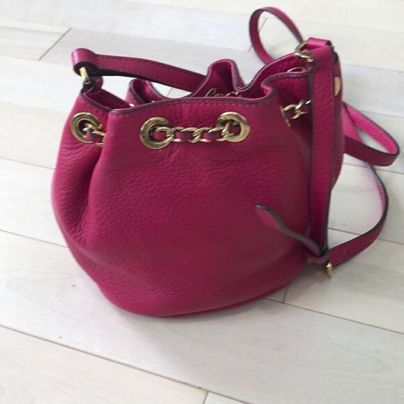 Michael Kors Women's Gold Chain Bucket Bag Pink One Size - Picture 2 of 5